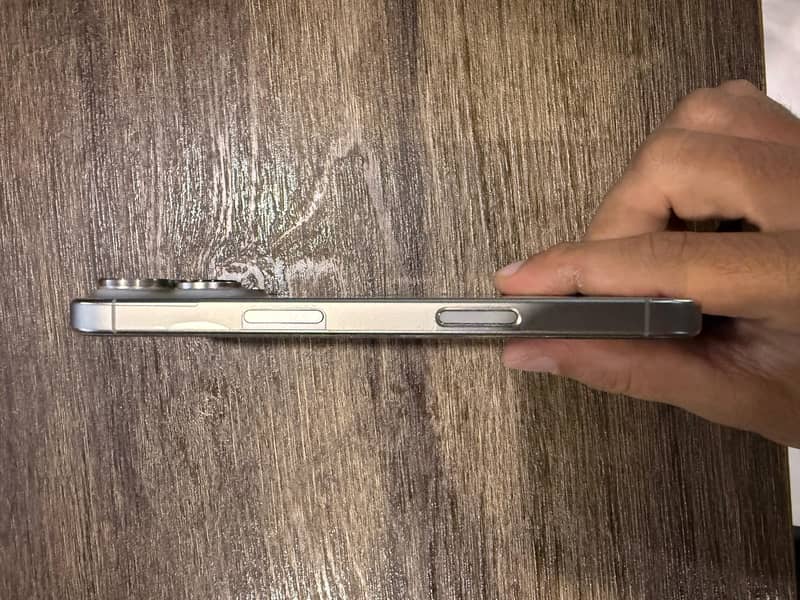 Apple iPhone 16 Pro 5