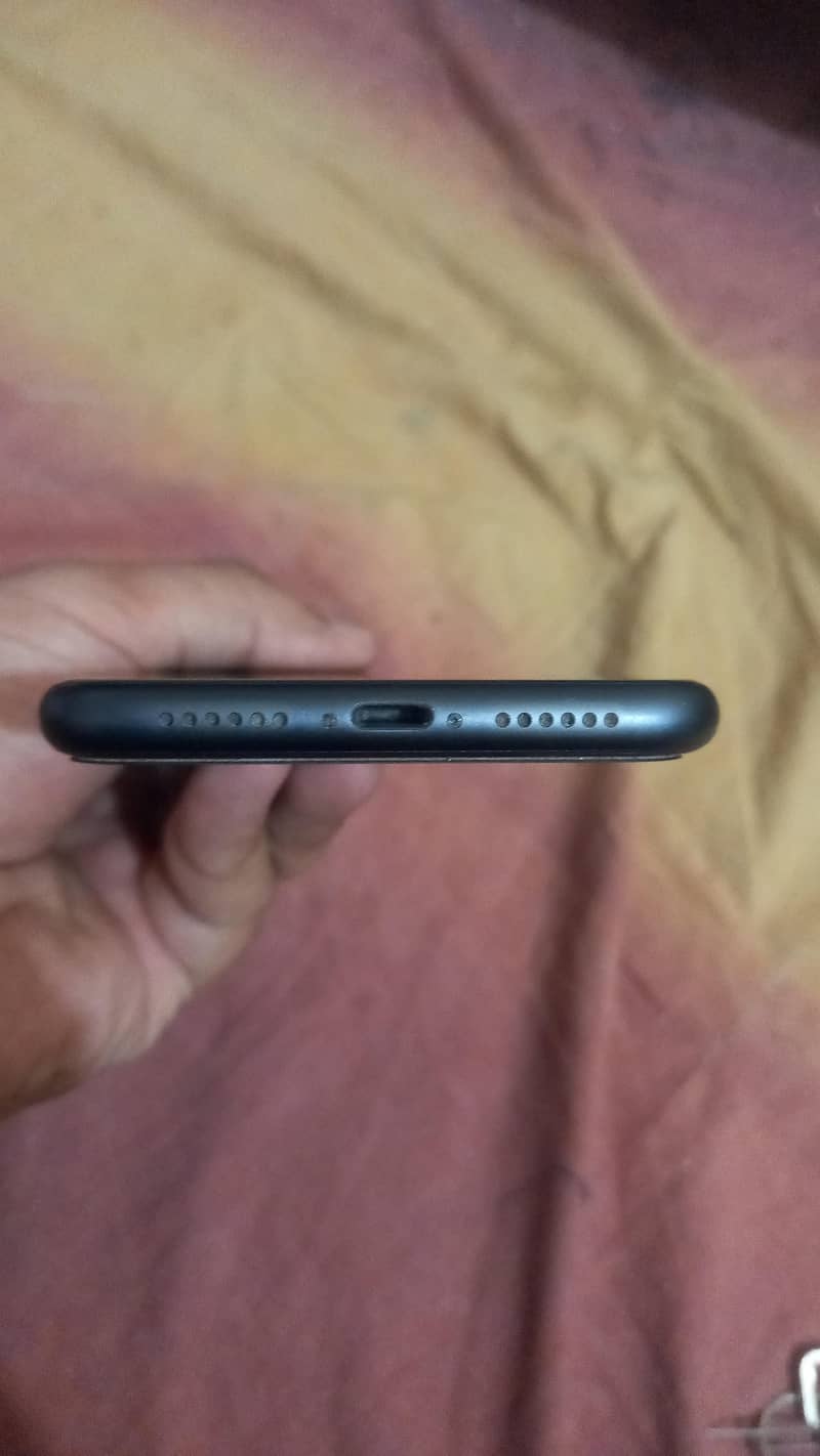 Apple iPhone 11 3