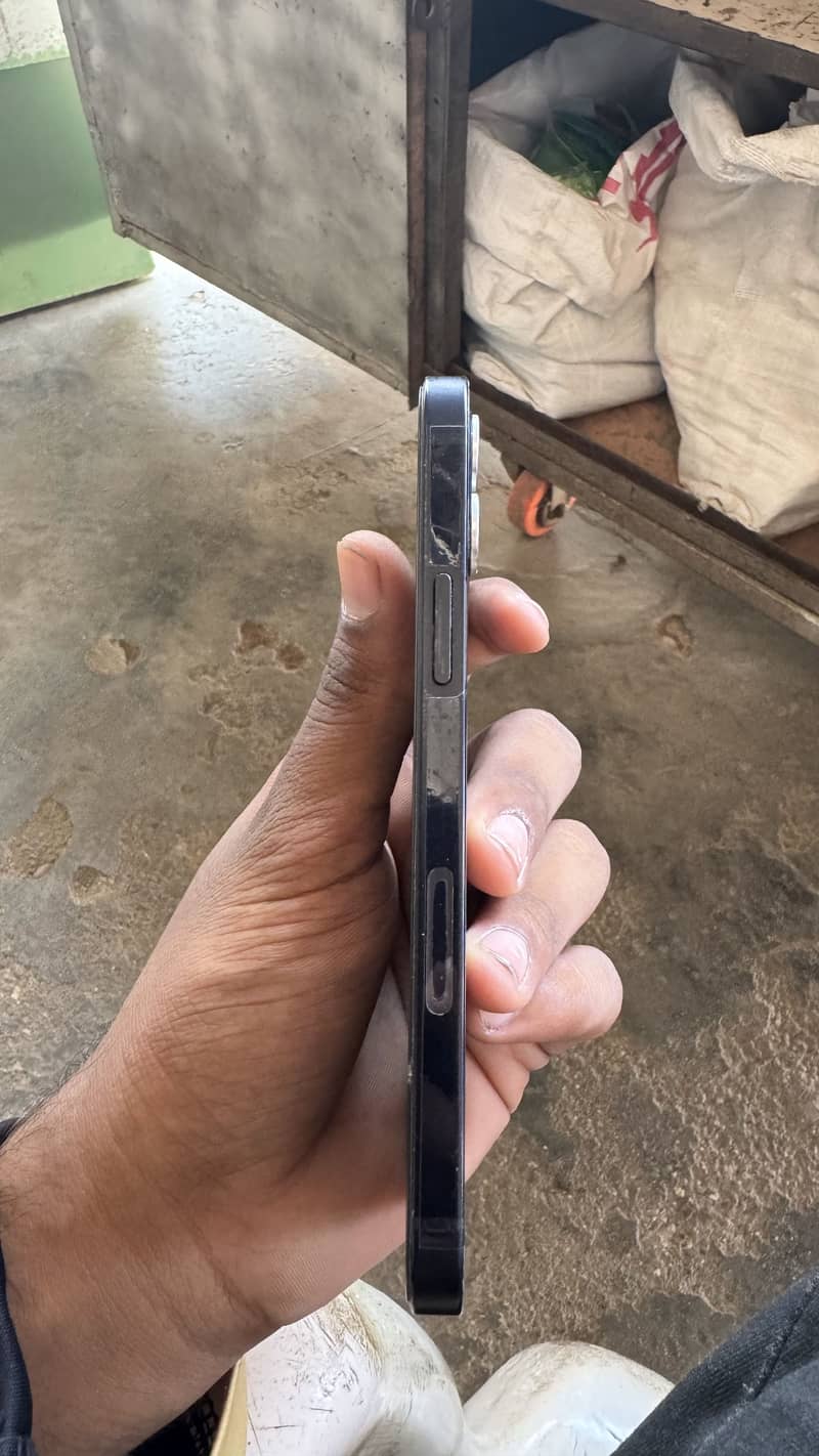Apple iPhone 12 2