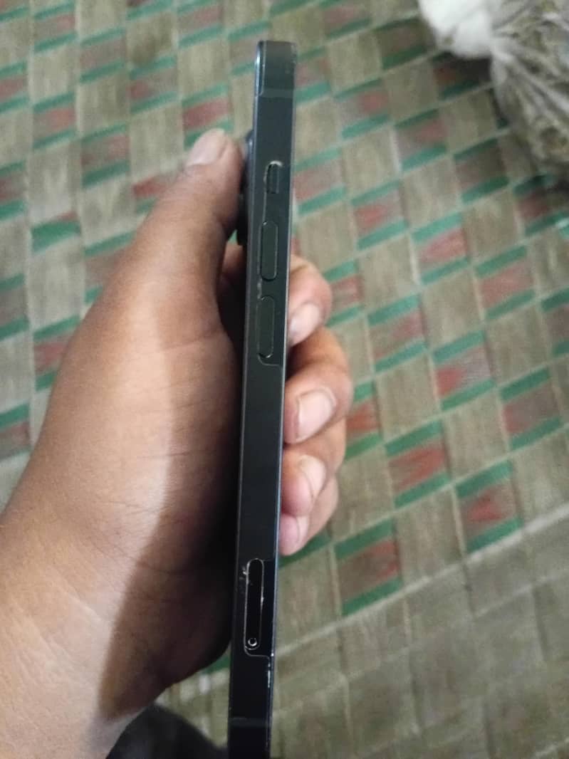 Apple iPhone 14 3