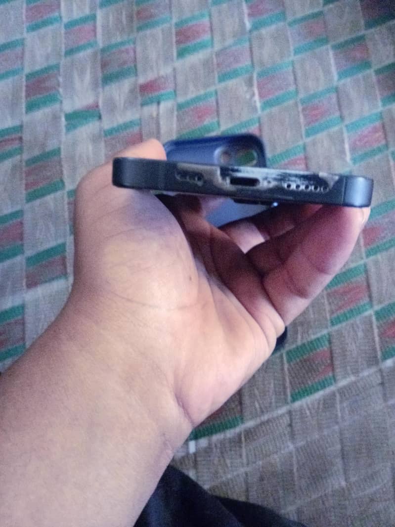 Apple iPhone 14 4