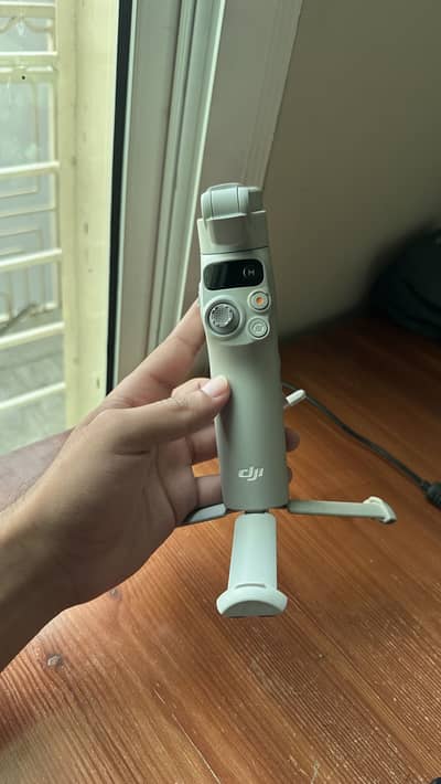 DJI Osmo Mobile 7 - as new as it gets.