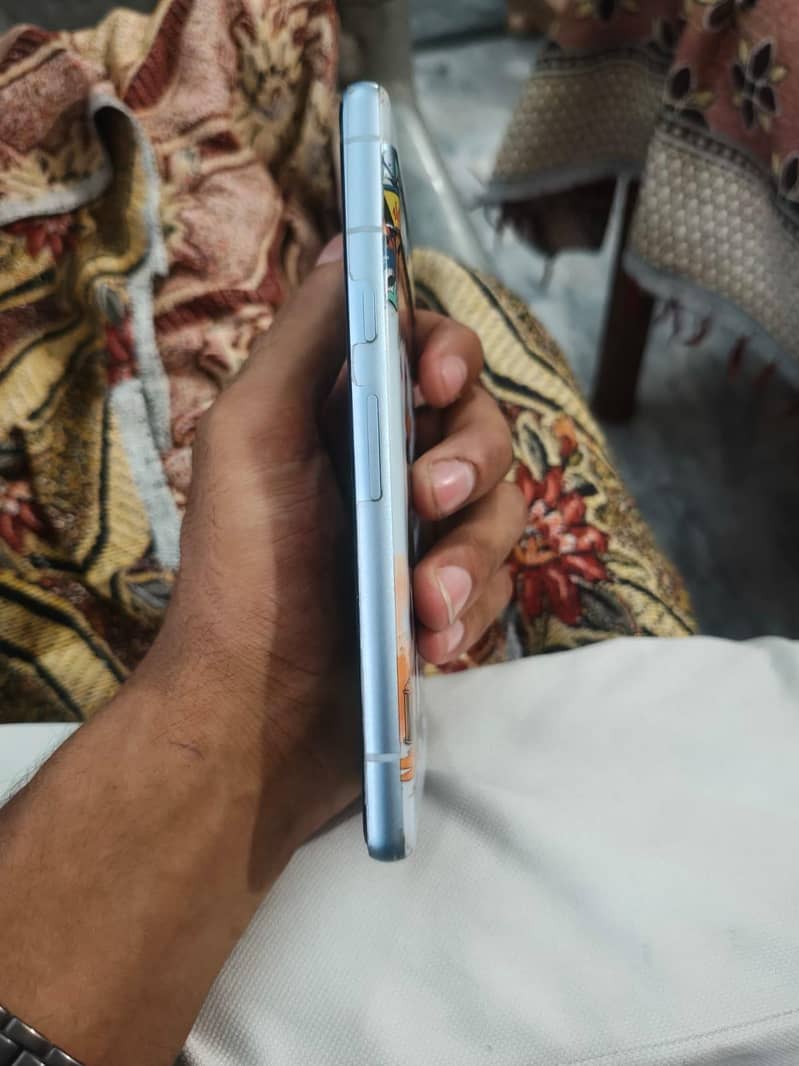 Google Pixel 7a 5