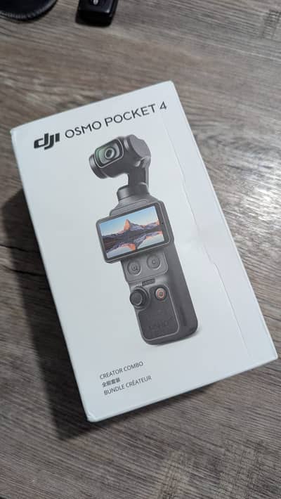 DJI Osmo Pocket 4 Creator Combo