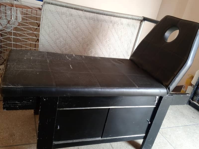 Facial bed with Wooden cabinets for saloons. beauty parlor facial bed 2