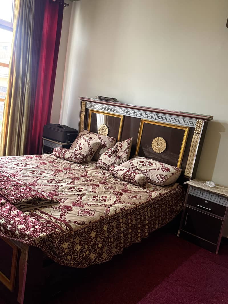 King bed 0