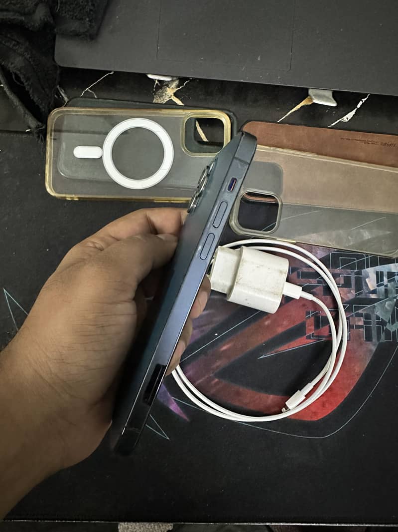 iPhone 12 Pro 4