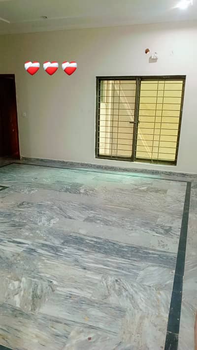 Upper portion for Rent with Gas