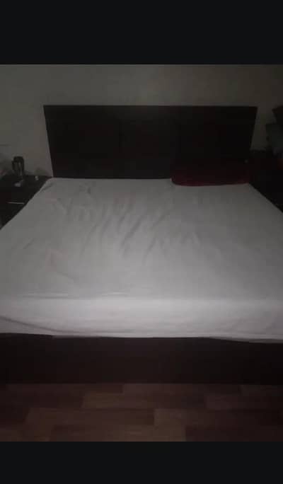 KING SIZE BED 6/6