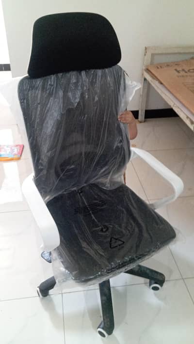 New Ergonomic Revolving chair