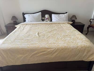 Bed-Set with Side Tables and 1 Dresser