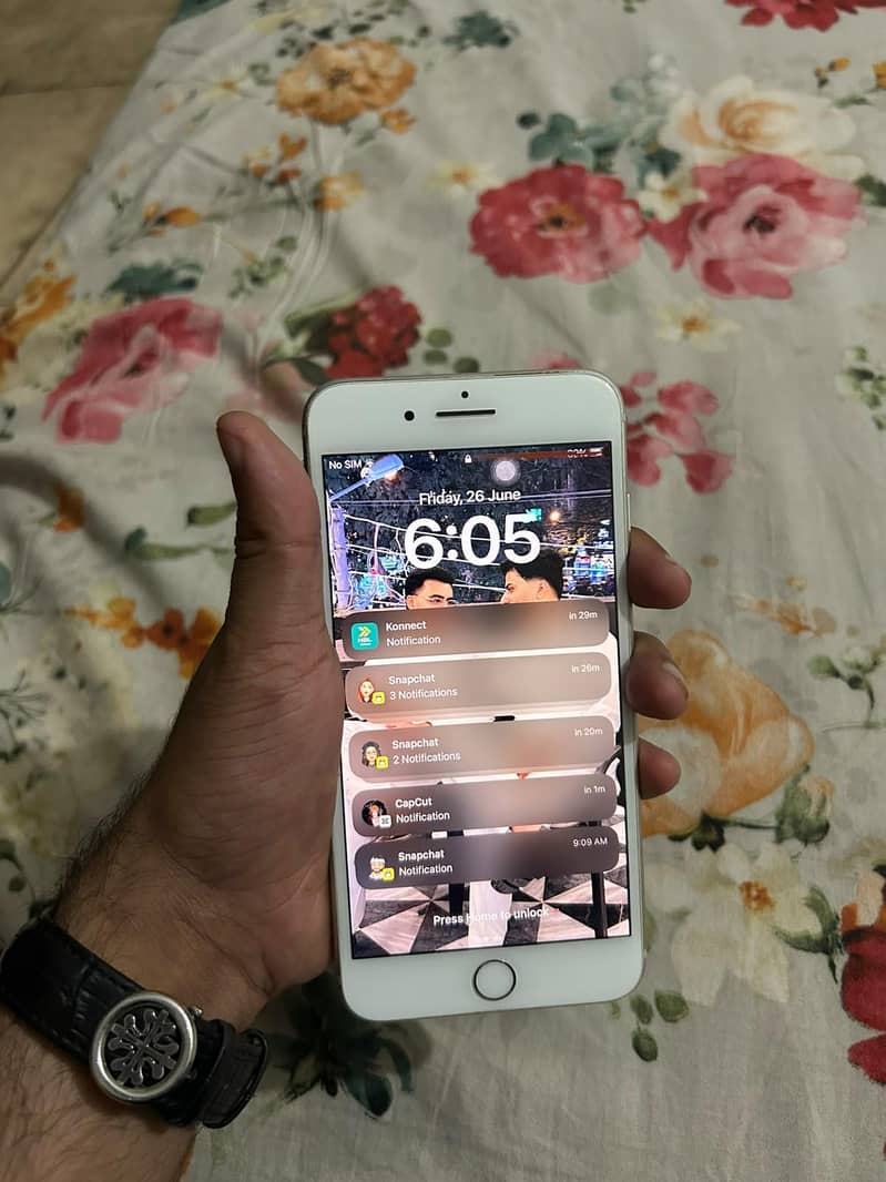Apple iPhone 8 Plus 1