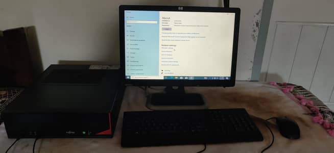 Desktop i3 4th Gen computer with LCD, keyboard and mouse