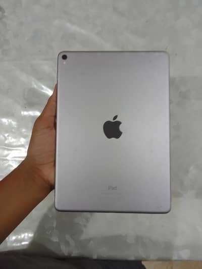 I pad 9.7 for sale (exchange possible)