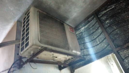 Dawlance split AC 1.5 ton all ok for urgent sale
