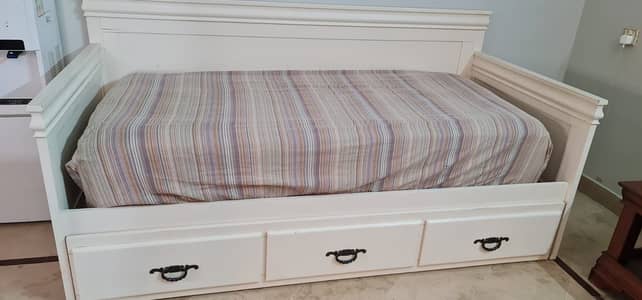 Single bed without mattress - homecenter dubai