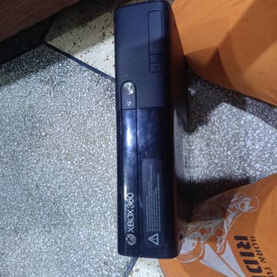 Xbox 360 with controller and Kinect