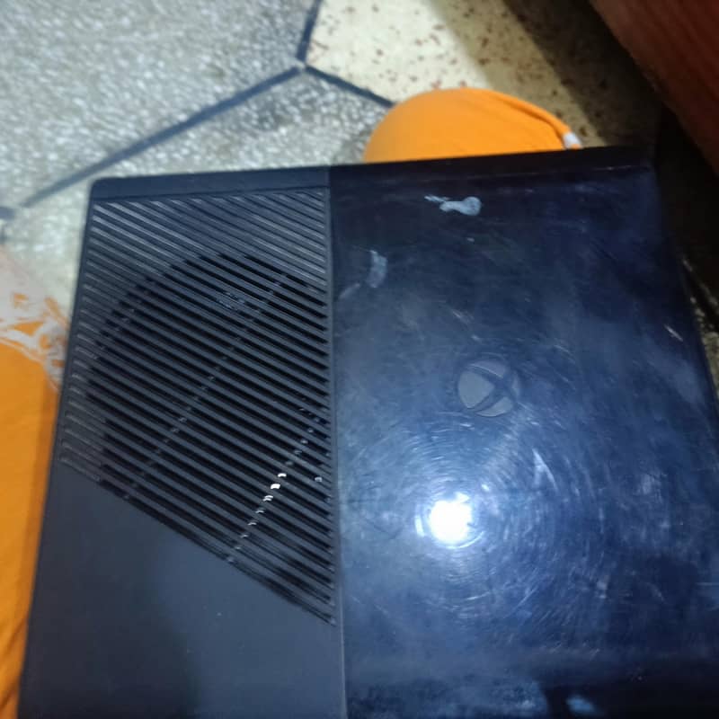 Xbox 360 with controller and Kinect 2