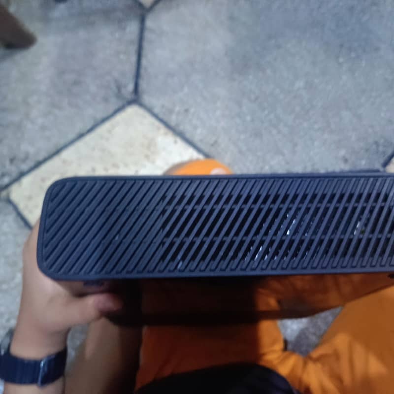 Xbox 360 with controller and Kinect 3