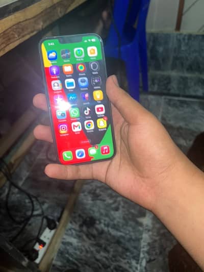 Apple iPhone 13