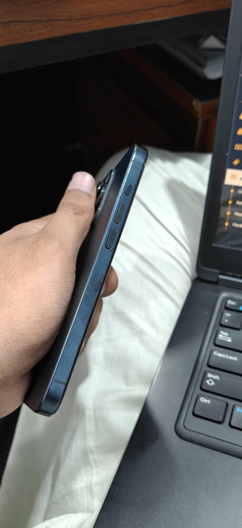 Apple iPhone 15 Pro 4