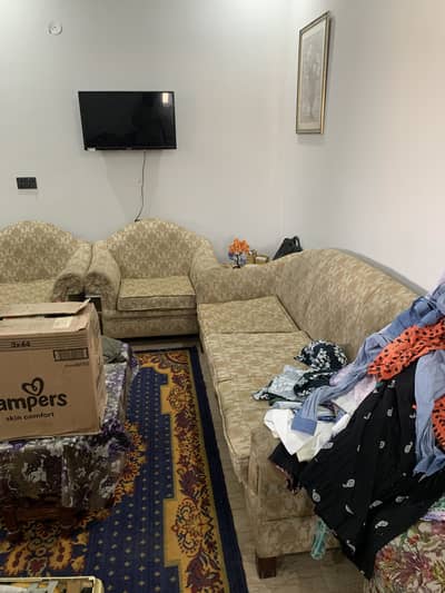3,2,1 Sofa set good condition