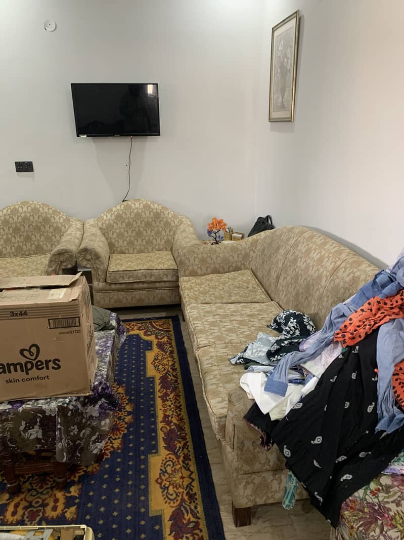3,2,Sofa set good condition 0