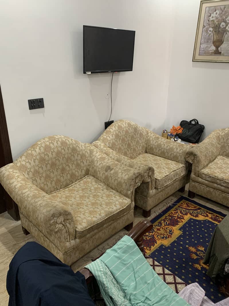 3,2,Sofa set good condition 3
