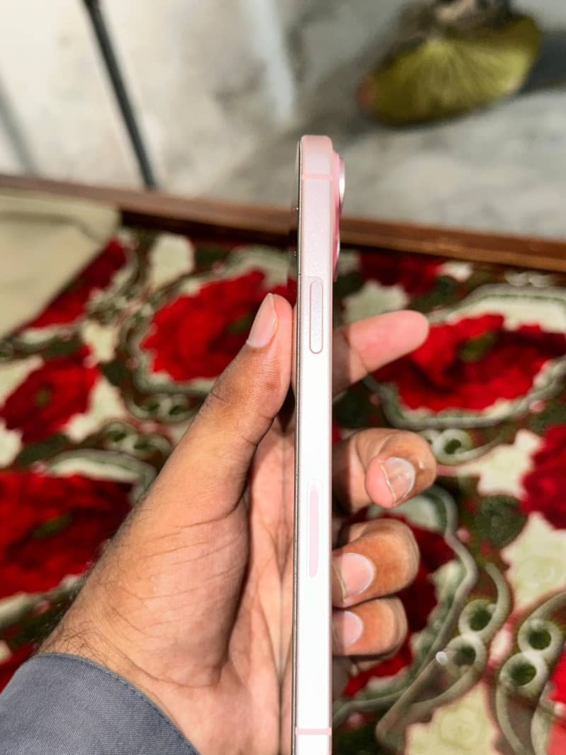 Apple iPhone 15 plus 4
