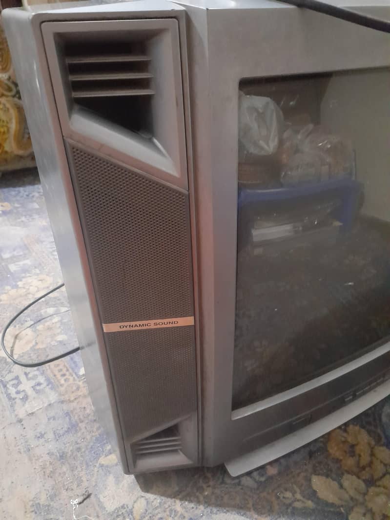 SHARP 32 INCH TV 1
