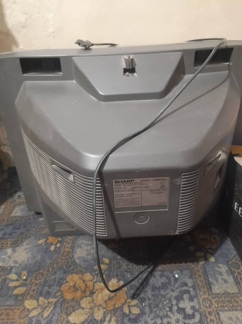 SHARP 32 INCH TV 2