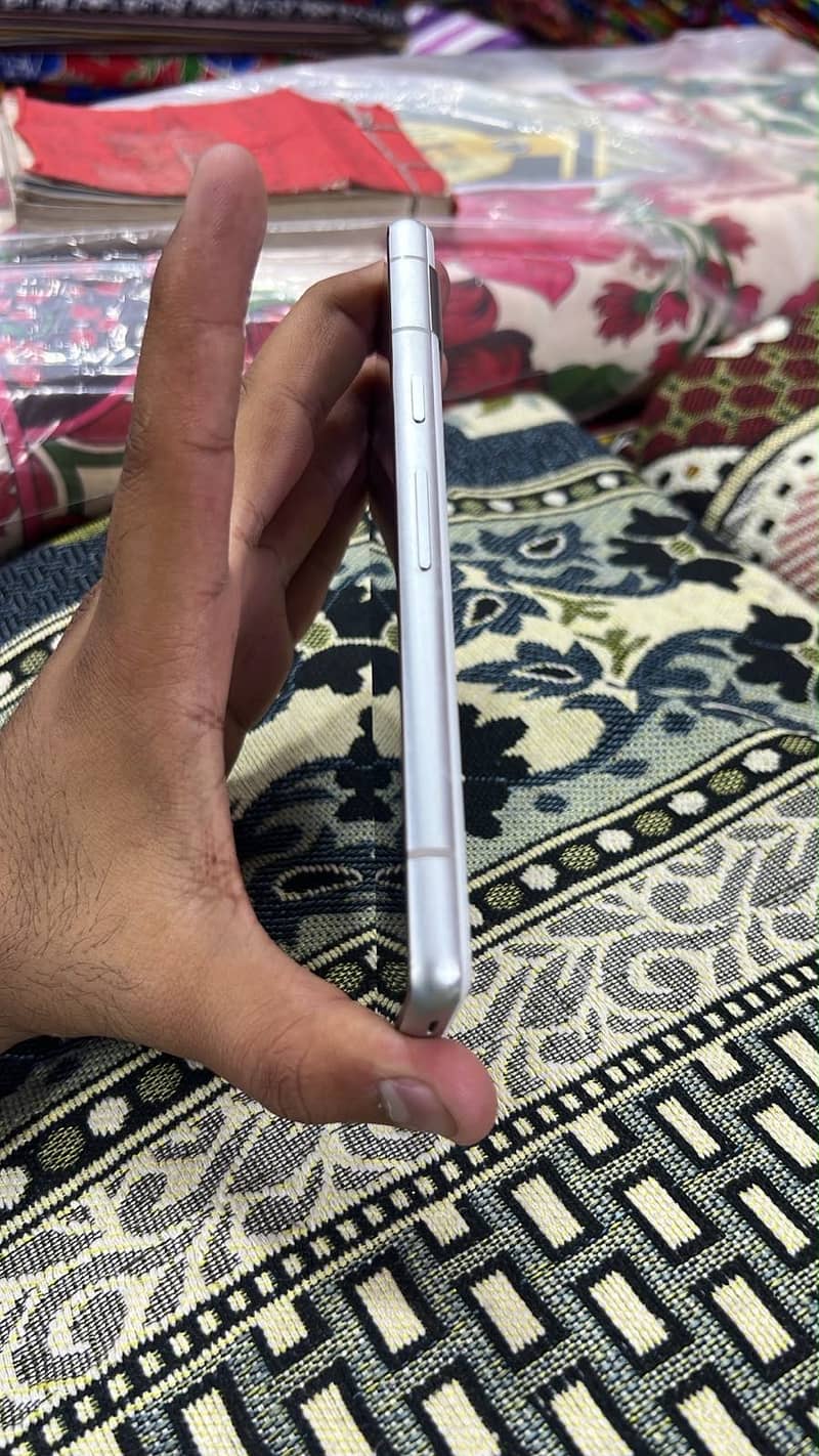 Google Pixel 7a 3