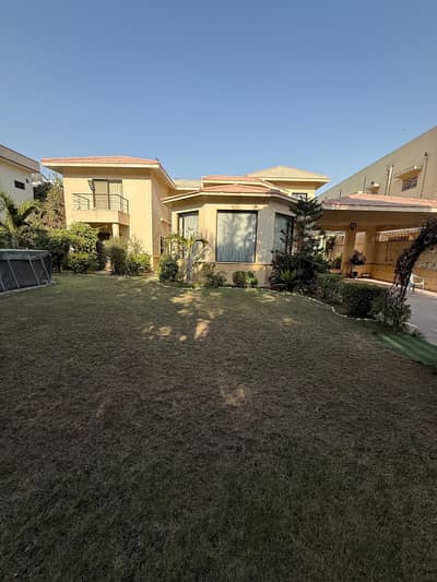 Luxury-Style 1000 Yards Bungalow Ready To Move For Rent