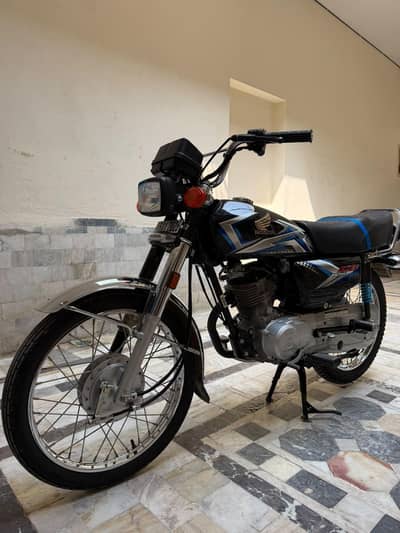 Honda 125 Black