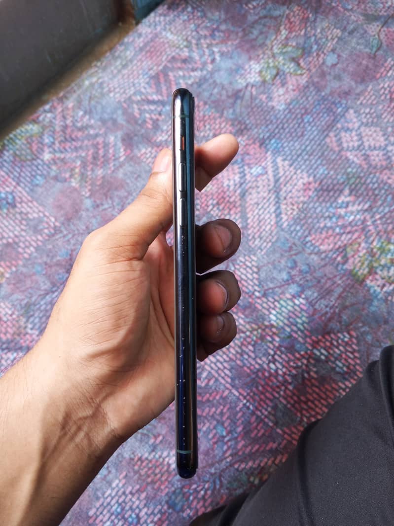 Apple iPhone 11 Pro Max 0