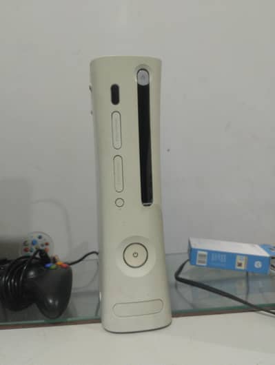 XBOX 360 250gb 2 CONTROLLERS