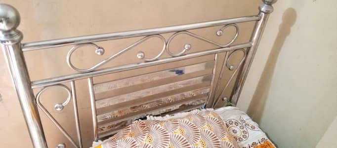 Like-New Steel Single Bed – Sturdy, Clean, and Excellent Condition