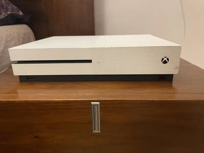 Xbox One S 500gb with series s Controller and All wires