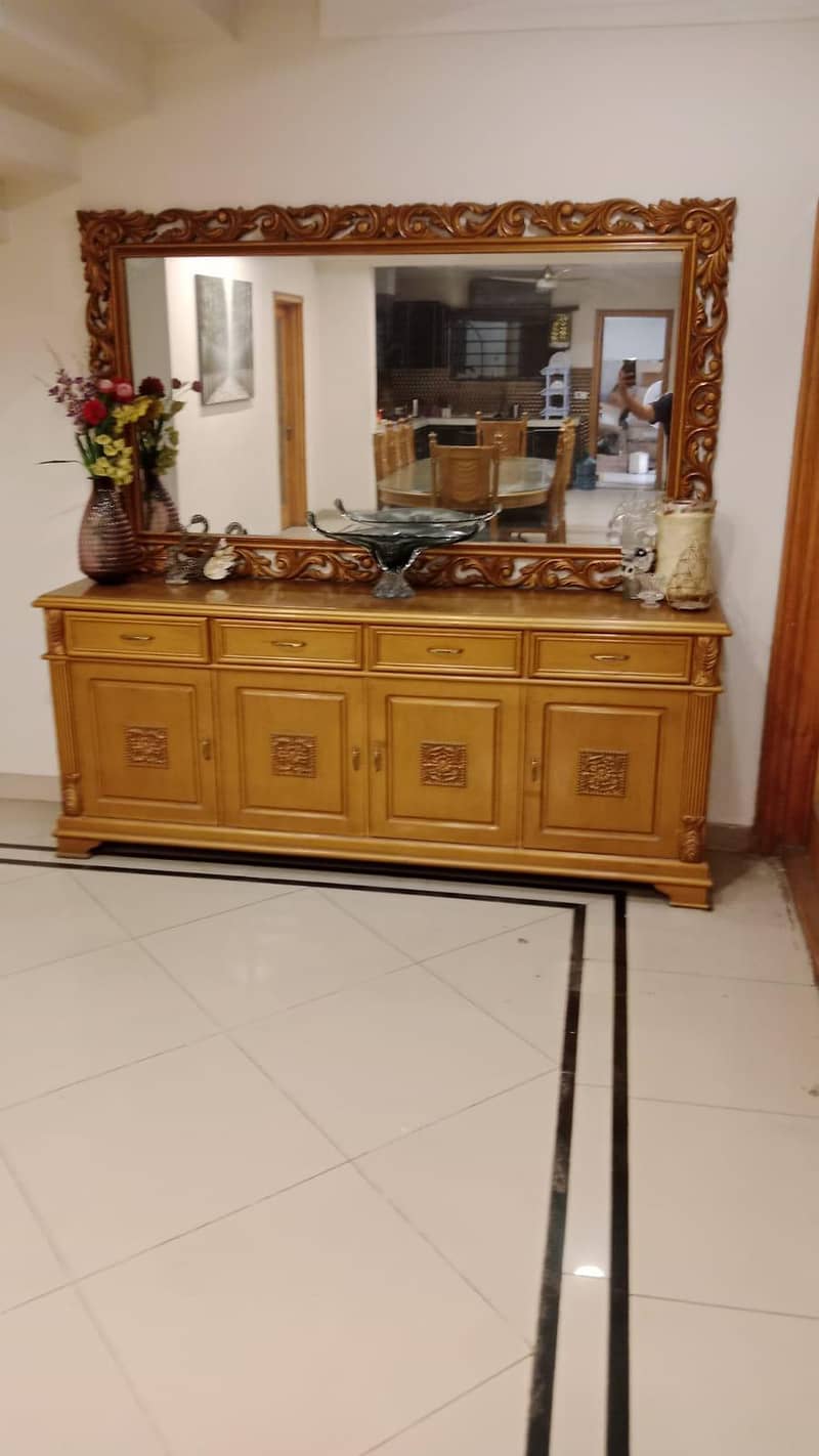 Dinning table 0