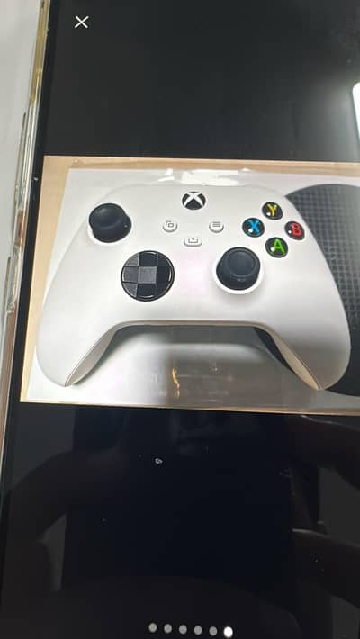 Xbox series s (Slightly used) just like new