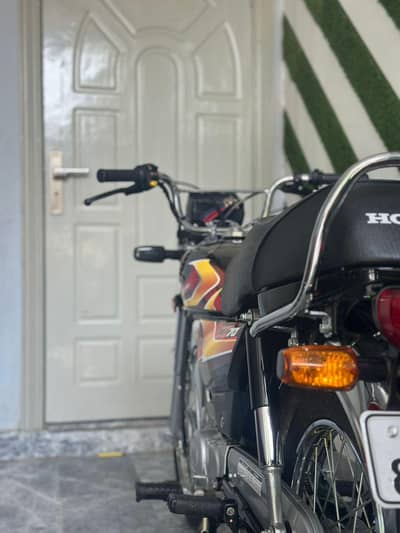 Honda 70 CD new like bikes