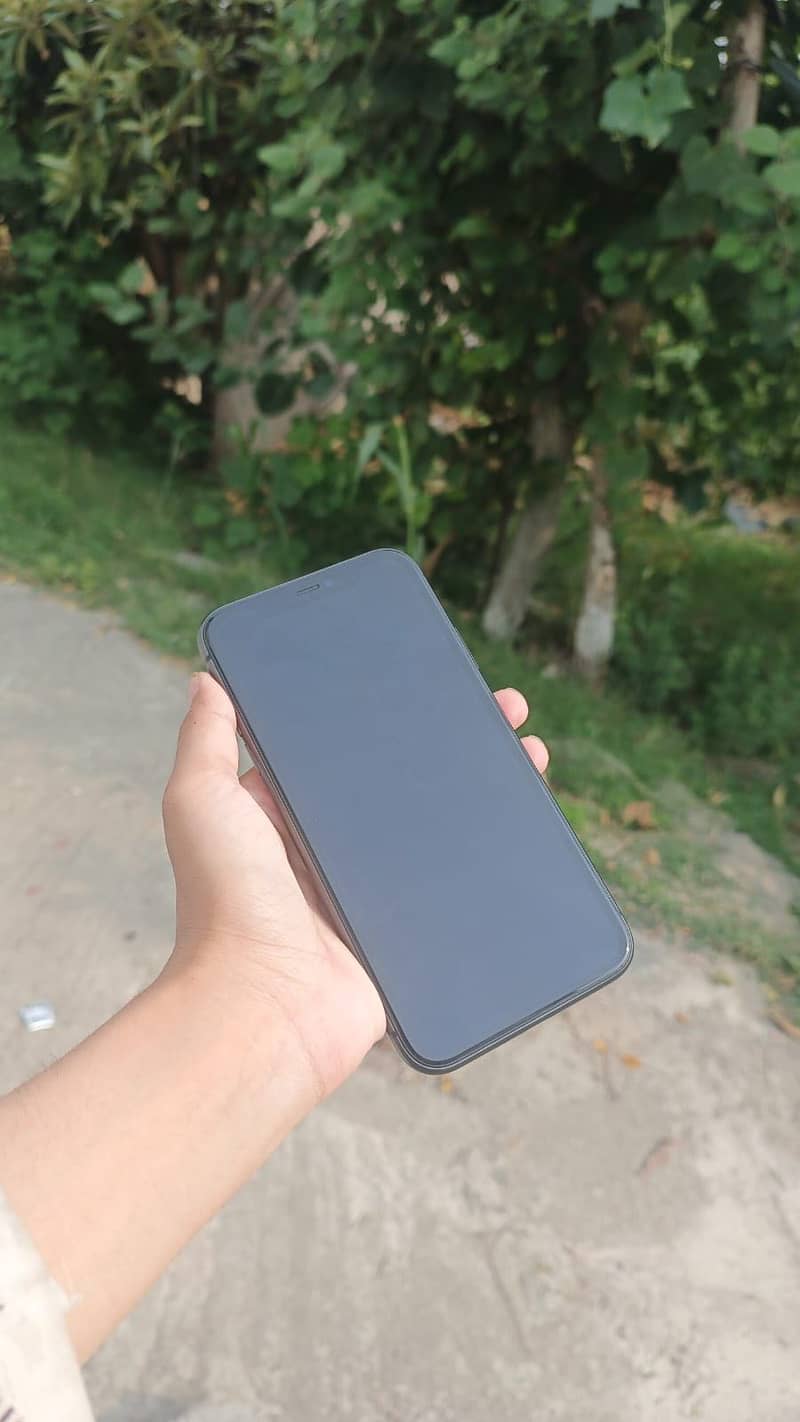 Apple iPhone 11 3