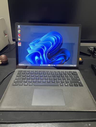 Surface Laptop 2 - i5 8th - 8gb - 256gb - 8.5/10 - Touch