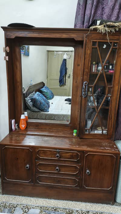 Wooden dressing table in good condition