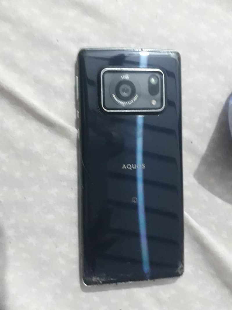 Sharp Aquos R6 3