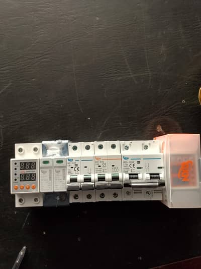 OXN ke Ac breaker Aur DC breaker available