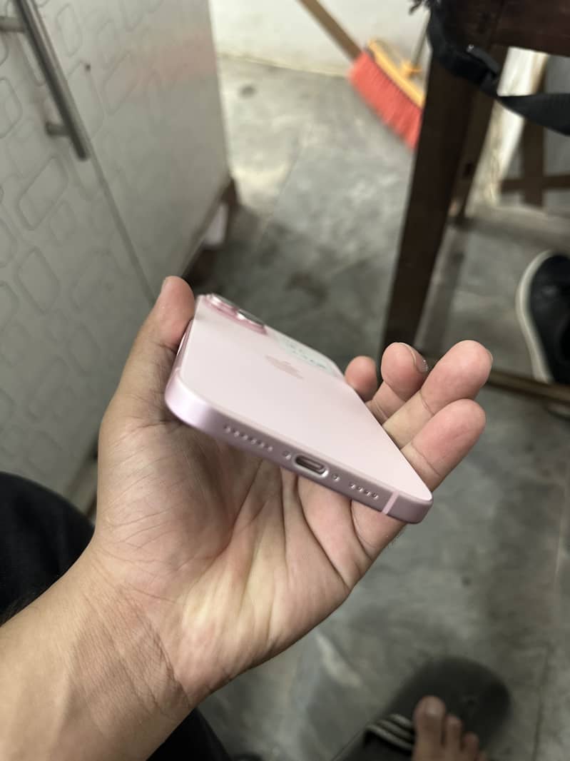 Apple iPhone 15 plus 4