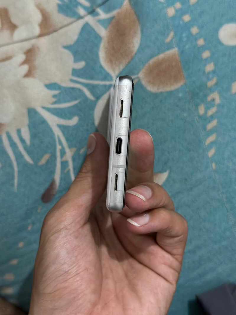 Google Pixel 7a 2
