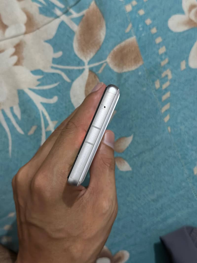 Google Pixel 7a 4