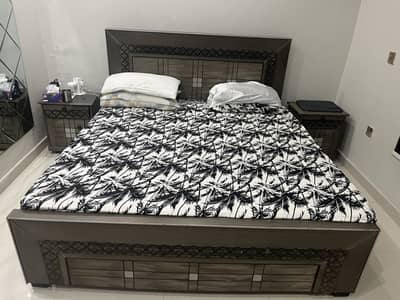 Sturdy Wooden Bed Set Complete